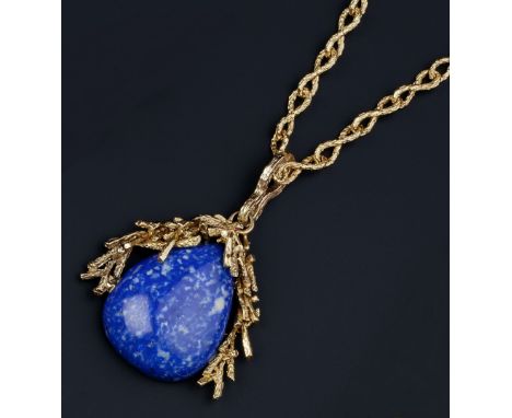 A LAPIS LAZULI PENDANT ON CHAIN, the pear-shaped lapis lazuli cabochon framed by a 9ct gold abstract textured surround, on a 