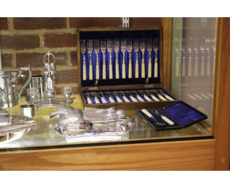 A COLLECTION OF ASSORTED SILVER PLATED ITEMS TO INCLUDE an egg stand, a condiment stand fitted with six glass bottles and jar