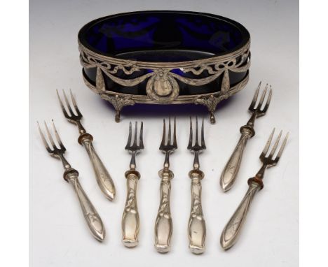 A SET OF FOUR CONTINENTAL 800 GRADE SILVER HANDLE FORKS with lace decoration and engraved with the letter 'K', 15cm long; thr
