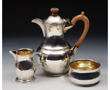 A THREE PIECE SILVER COFFEE SET, baluster shaped pot with reeded decoration, domed hinged lid and wooden handle, 19cm high, w