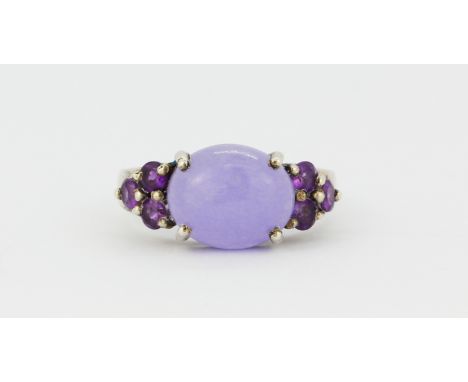 A 925 silver lavender jade and amethyst set ring, (P).