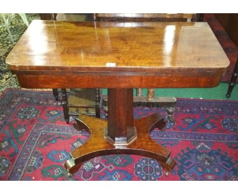 A Good Quality Early 19th Century Mahogany Fold-Over Card Table.