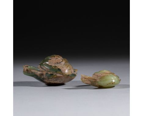 A group of jade snails from the Hongshan period in） L：6.5cmH：3.1cmWeight：109g