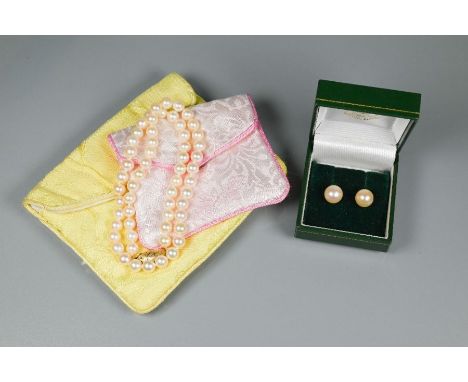A single row of uniform cultured pearls double knotted throughout onto yellow metal snap stamped silver, 19 cm long (closed),