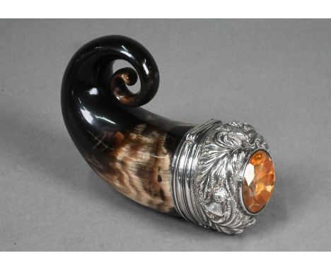 A Victorian Scottish ram's horn snuff-mull, the unmarked white metal hinged bun cover set with a cairngorm, 10 cm&nbsp;