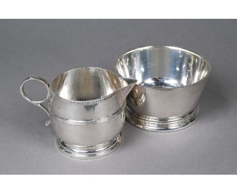 A silver cream jug, Birmingham 1937, to/w a sugar basin, Birmingham 1933 (2), 8.2oz (256g)