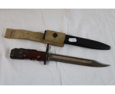 British No.7 MK1 knife bayonet, for the sten MKV or No.4 rifle, the bowie type blade is 204mm(8"), reddish colour Tufnel comp