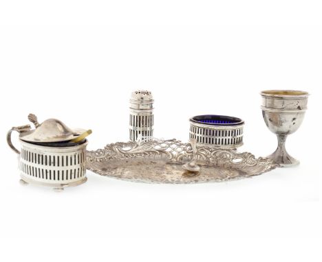 VICTORIAN SILVER BONBON DISHmaker Singleton, Benda & Co. Ltd., London 1900, of elliptical form, chased and embossed with Chin