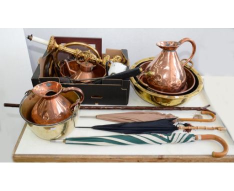 A QUANTITY OF WOOD AND METALWARE, TO INCLUDE  TWO COPPER MEASURES BRASS JAM PAN, BURNISHED STEEL FIRE IRONS, LAMP, A WALKING 