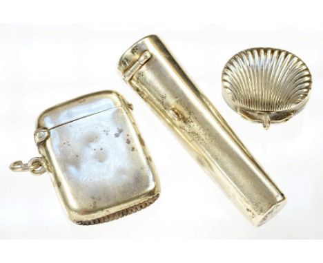 A GEORGE III OVAL SILVER VINAIGRETTE , BIRMINGHAM 1802, A VESTA CASE AND A CIGARETTE CASE (3) 