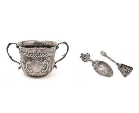 A silver porringer, by Charles Stewart Harris, London 1901; together with a Dutch silver spoon with George and the Dragon fin