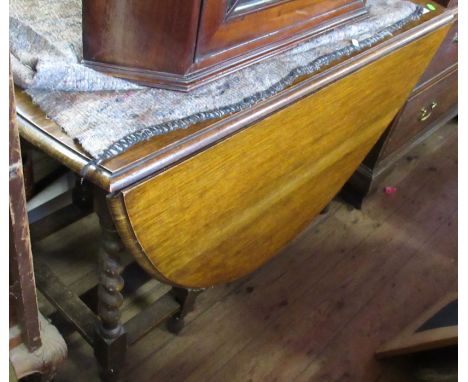 An oak gate leg oval dining table, width 41ins&nbsp;