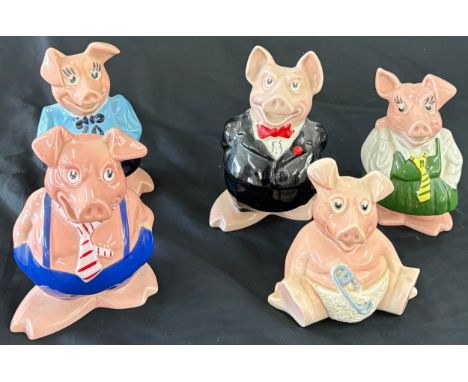 Set Wade Natwest family pigs with original stoppers 