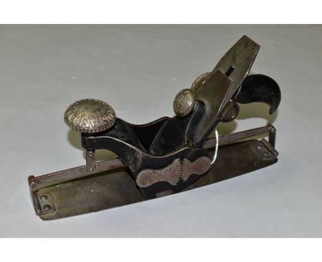 A STANLEY NO. 133 STEEL COMPASS SMOOTHING PLANE