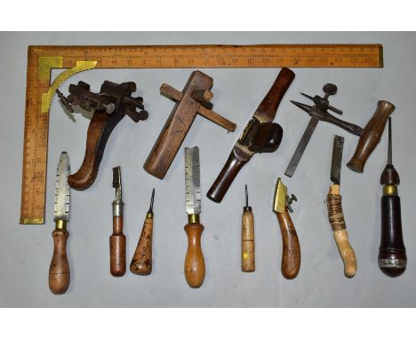 THIRTEEN ITEMS OF VINTAGE CARPENTRY TOOLS including a 20'' brass and wood Tailors square, a J S Fray multitool with mahogany 