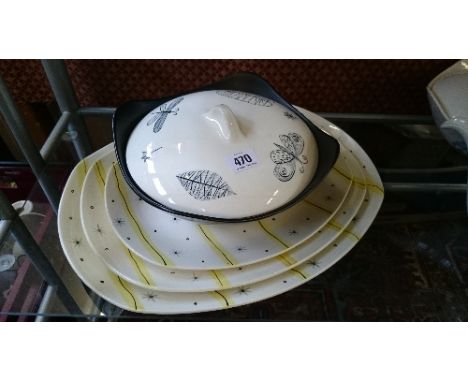A graduated set of three Midwinter Fashion shape meat plates decorated in the Hollywood pattern, designed by Jessie Tait toge