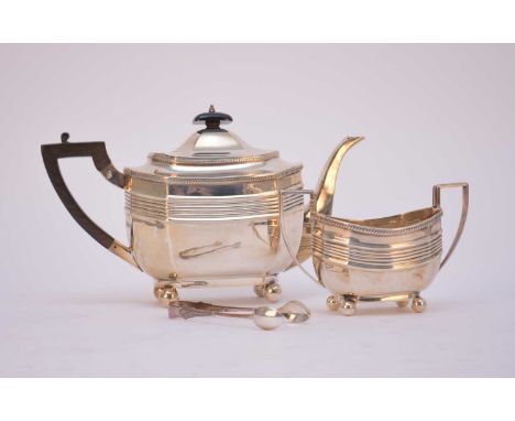 An Edwardian silver teapot and sugar bowl, D &amp; M Davis, Sheffield 1905, each piece of oval faceted form with reeded decor