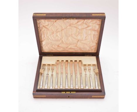 An early 20th century cased set of silver dessert knives and forks, Harrison Brothers &amp; Howson, Sheffield 1900 &amp; 1901