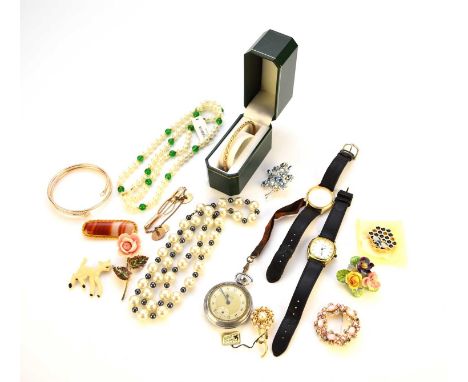 A collection of costume jewellery, to include; a banded agate brooch, a pair of gold plated engine turned cufflinks, a 9ct go