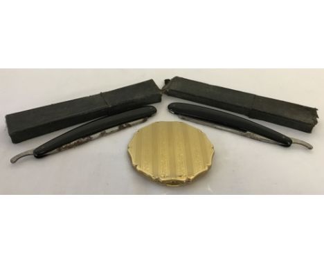 2 boxed vintage cuthroat razor's. Marked 7000 made in Germany.Together with an unused gold tone Stratton's compact with scall