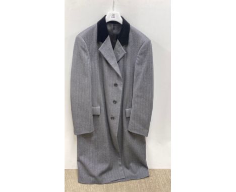 A gent's Varteks pure wool velvet collar crombie overcoat, size 40R.