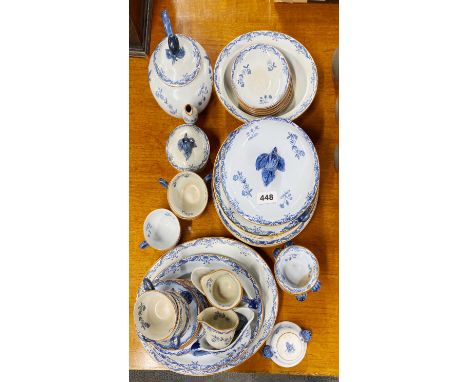 An early 20th century Dutch Ostindia pattern part tea and dinner service.