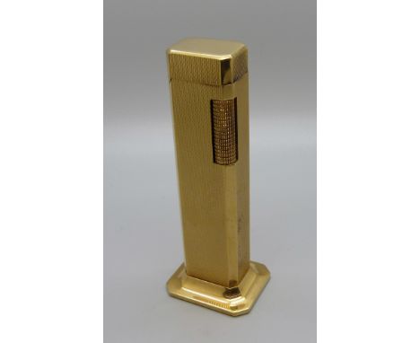 A Dunhill Tallboy lighter, 107g 
