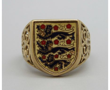 A 9ct gold, enamelled England three lions ring, 6g, W 