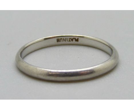 A platinum wedding ring, 2.3g, L 