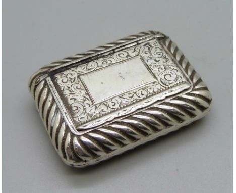 A snuff box, Birmingham 1901, 5cm wide 