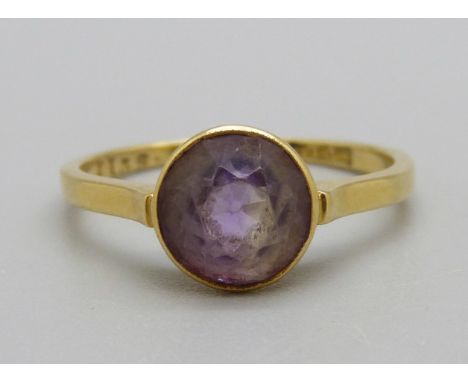 An 18ct gold and amethyst ring, 2.2g 