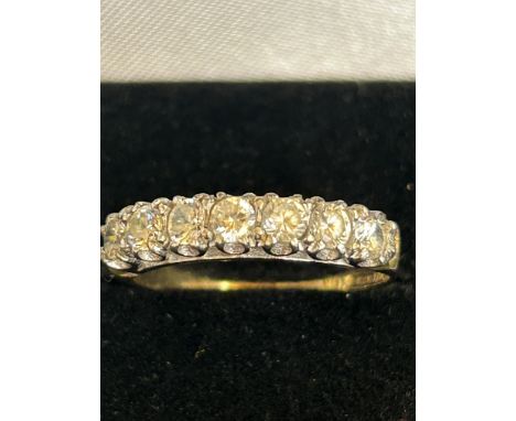 9ct Gold ring set with cz stones Size Q 2.4g