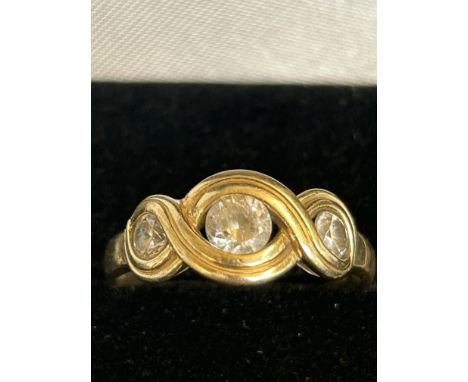 9ct Gold ring set with 3 cz stones Size Q 2.7g 