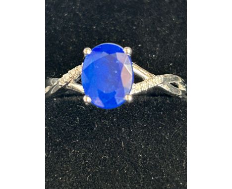 9ct White gold ring set with sapphire &amp; diamonds Size S 2.6g 