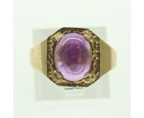 9ct gold ring set with amethyst cabochon, size R, 4.7g. UK P&amp;P Group 0 (£6+VAT for the first lot and £1+VAT for subsequen