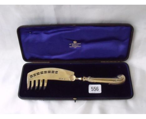 Boxed silver gilt unusual fish slice with comb back   Lon 1908 by WC 160g inc      