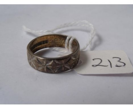 9ct white gold embossed wedding band approx size   'K'  3.3g        