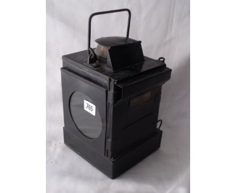 Welch patent railway lamp by 'The Lamp Co' 13” over handle