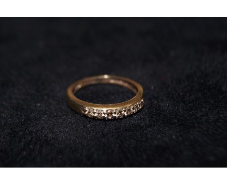 18ct Yellow gold, 7 stone diamond ring Size M
