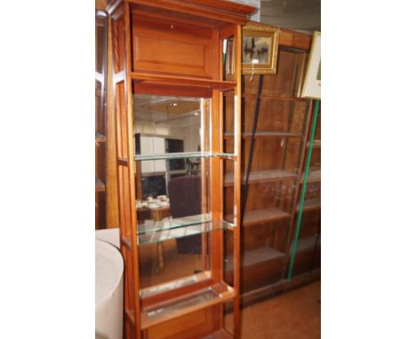 Mirrored display shelf