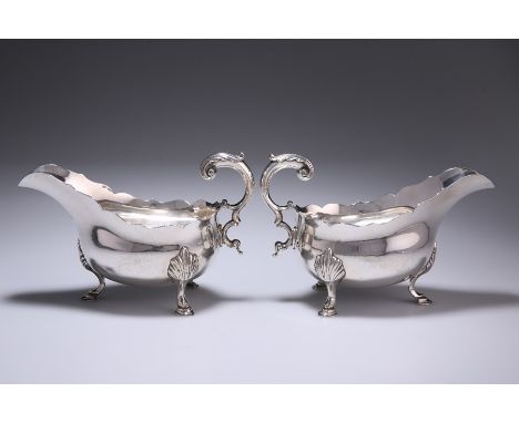 A PAIR OF EARLY VICTORIAN SILVER SAUCEBOATSby Edward, Edward Jun., John & William Barnard, London 1843Oval bellied form, rais