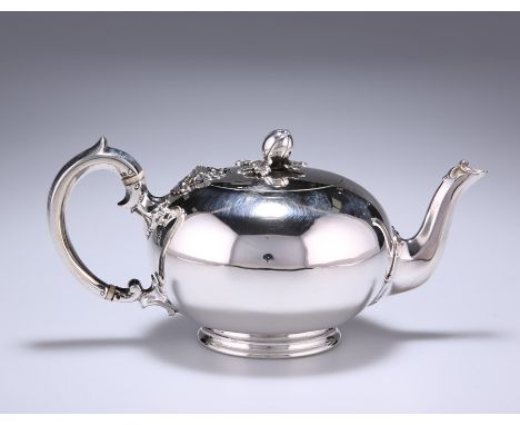 A VICTORIAN SILVER TEAPOTby Edward Barnard & John Barnard, London 1857Bullet-shaped, the cover with applied pomegranate and l
