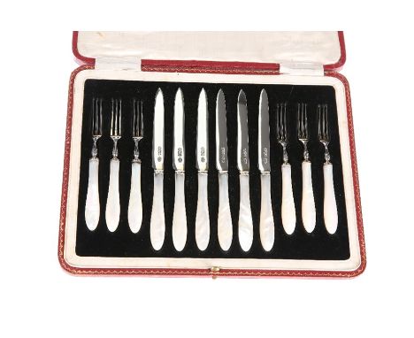 A SET OF SIX GEORGE V SILVER AND MOTHER-OF-PEARL HANDLED FRUIT KNIVES AND FORKSby George Guirren Rhoden, Sheffield 1923In a f