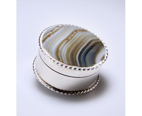 AN ELIZABETH II SILVER AND AGATE BOXLondon 1979Circular with agate inset lid and ropetwist edges, maker's mark AJP.2.8cm high