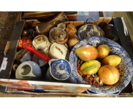 A box containing a quantity of ceramics to include: Copeland Spode Italian pattern, Royal Worcester Ramekins, a rectangular t