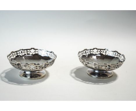 A pair of silver bon bon dishes, by Sebastian Garrard, London 1925, the piereced rim bowls on short pedestal foot, 10 cm diam