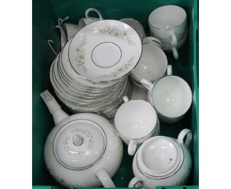 A BOX CONTAINING A WEDGWOOD WESTBURY PATTERNED PART TEA SERVICE 