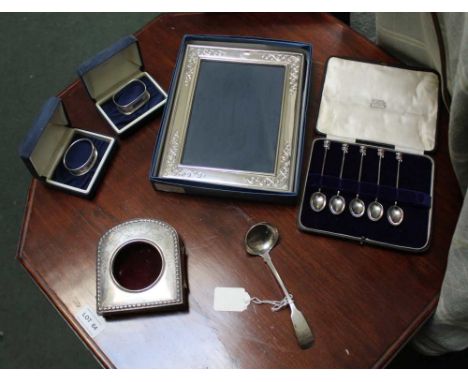 A SELECTION OF HALLMARKED SILVER to include a Scottish ladle 