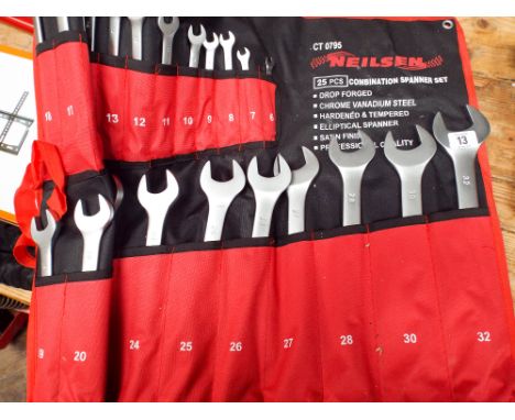A 25 piece CV metric spanner set 