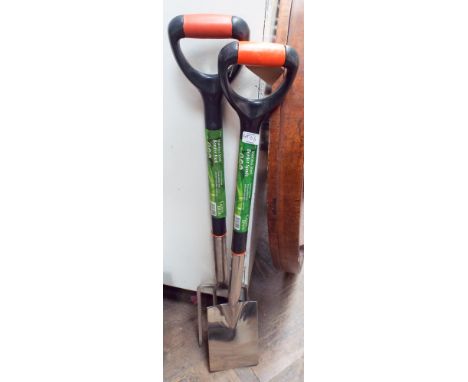 A new stainless steel border fork and digging spade 